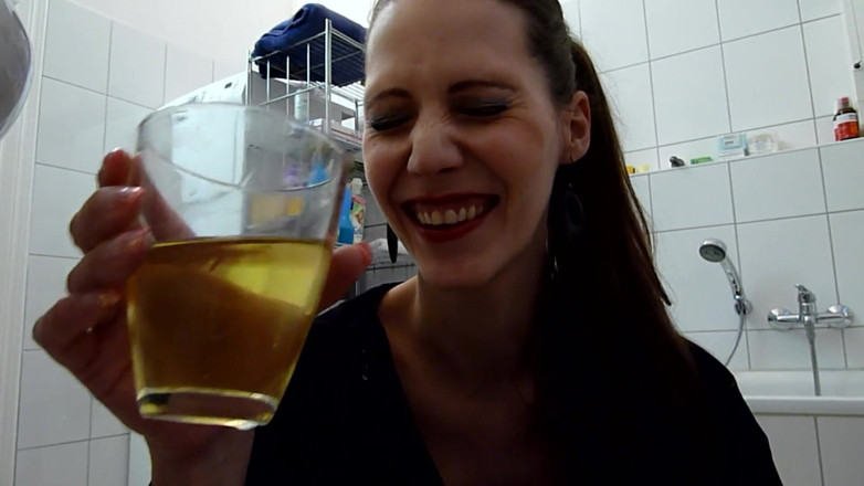 Viktoria Goo: Viktoria Goo - German girls are nasty pissdrinkers!
