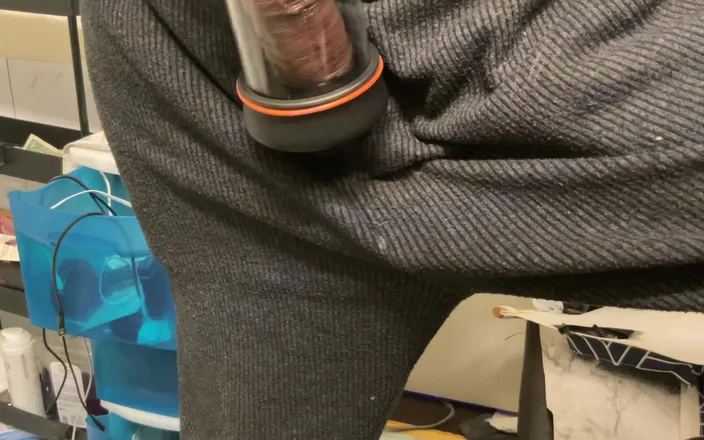 Xela86: Jacking off Pump