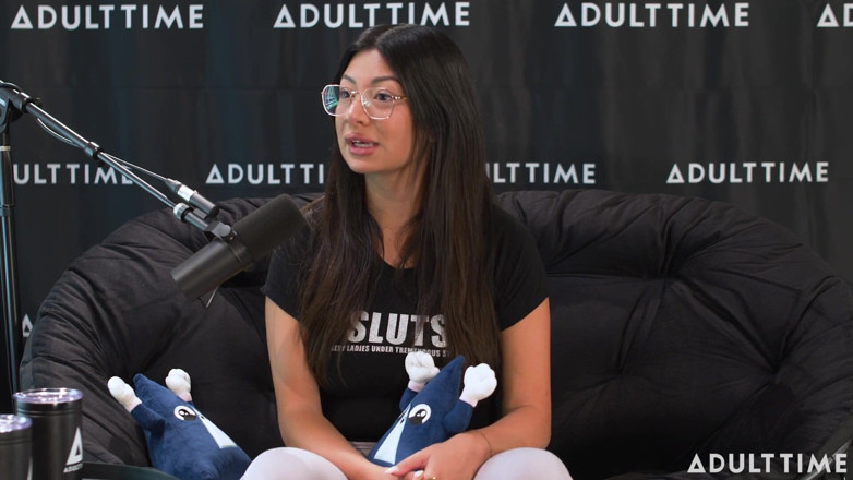 Adult Time Podcast: Cami Strella sobrevivendo a um culto, fama tiktok e não-monogamia |...