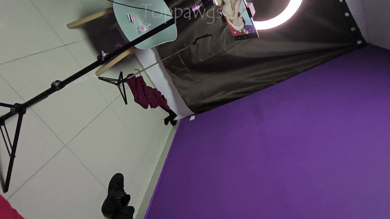 Smash Dolls: 大黑屌干他的大奶子丰满娃娃。