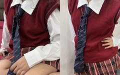 세 명의 소녀가 호텔 방으로 이송되어 따먹혀.