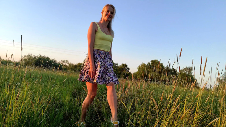 S-Wife Katy: Big Cumshot at Sunset for Cutie S-wife Katy.