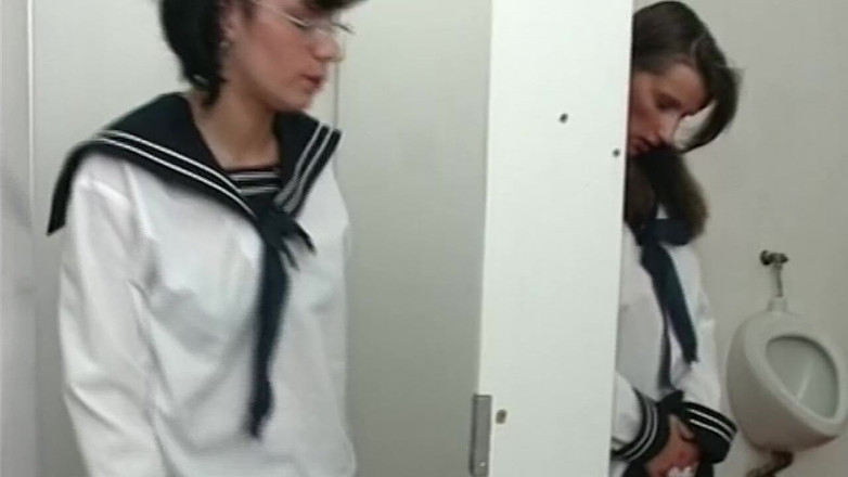 VHS-Vixxxen: Fată obraznică futută în toaletă