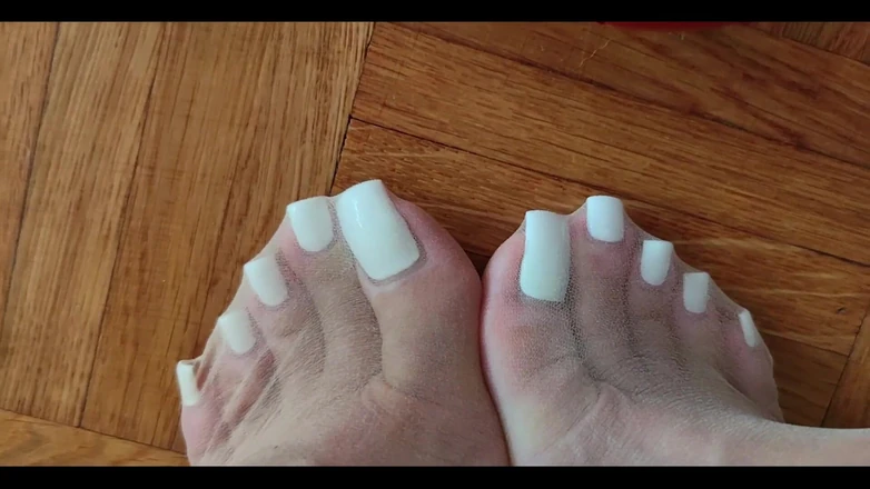 Goddess Lena: Jeans, Nylons Socks and Red Heels