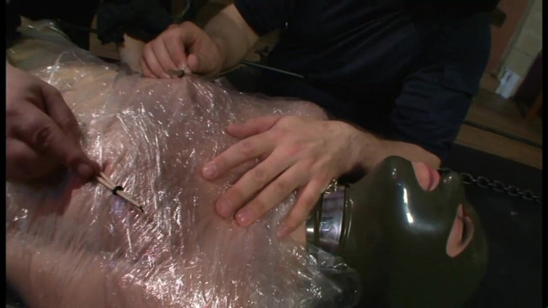 Absolute BDSM films - The original: In folie gewickelt, muschi