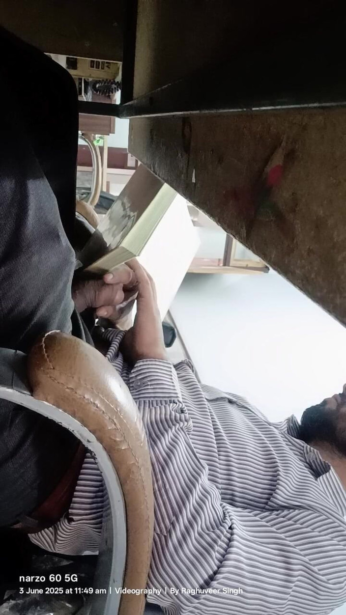 Rajasthani-old-lover: Tatăl vitreg indian se bucură de Masterbation la birou