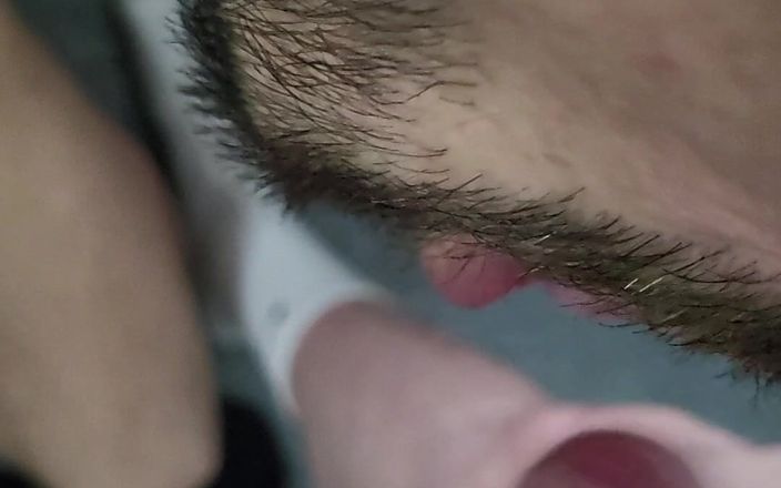 Twotwinkhusbands: Rapaz britânico recebe uma carga gorda de um pau pendurado...