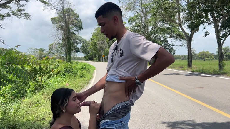 Yohamedi: Hermanastra Le Dieron Ganas De Chupar Polla En Una Carretera...