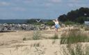 RedRoseRus: Heiße mutter am strand im weißen badeanzug