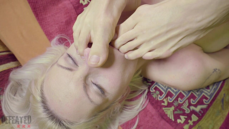 Defeated.xxx: Footsmother Fight Ko &amp; Ragdolling