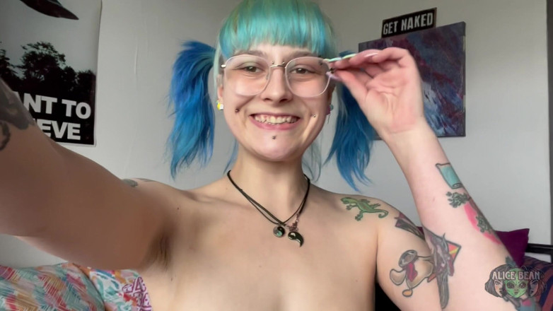 Alice Bean: Alice se hloupě šuká svým obrovským fantasy robertkem
