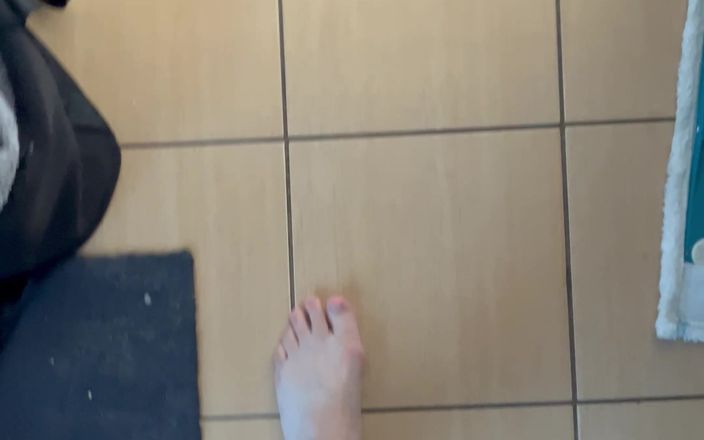 Feet: नंगे पैर चलना