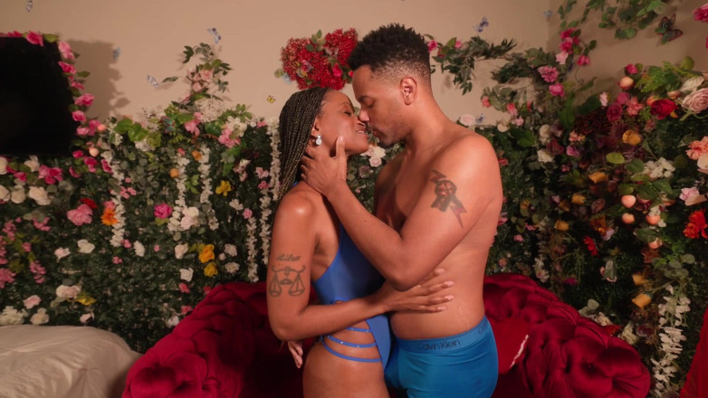 Finny Fox: Hot Sex with Caramel Online and Finny Fox