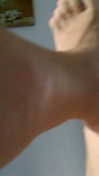 Video hello untuk pasangan dewasa dengan kaki dan kaki seksi ini