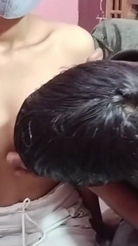 Eu não consigo parar de foder minha meia-irmã peituda em sua cama vídeo viral