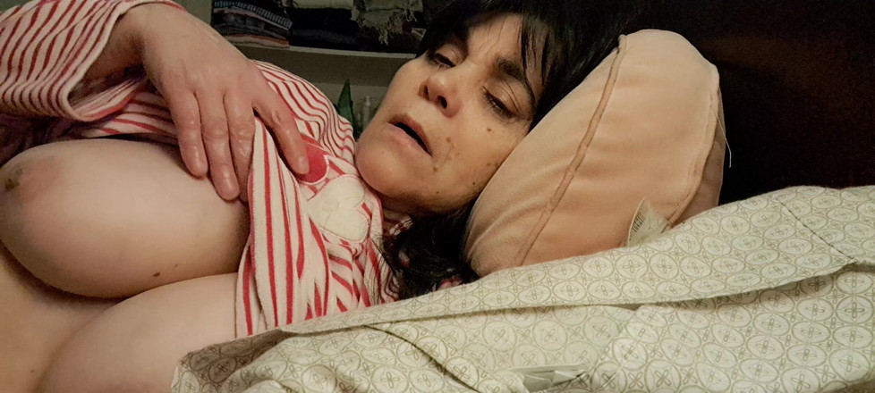 Mommy big hairy pussy: Üvey anne bunun bir rüya olduğunu ve gerçek olduğunu hayal...