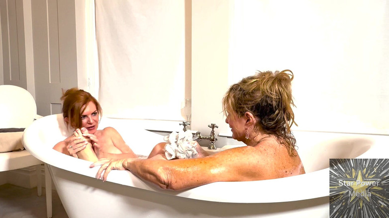 Star Power Media: Zralé Milfky Andi James &amp; Lana Lee: Parní Lesbická Koupel Škádlení a...
