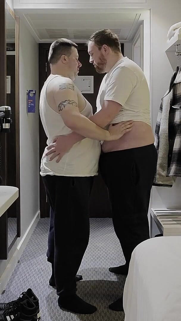 uktattooedchub74: Strippen sich gegenseitig, episode acht