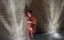 Monika FoXXX studio: Моніка Фокс ходить біля водної стіни