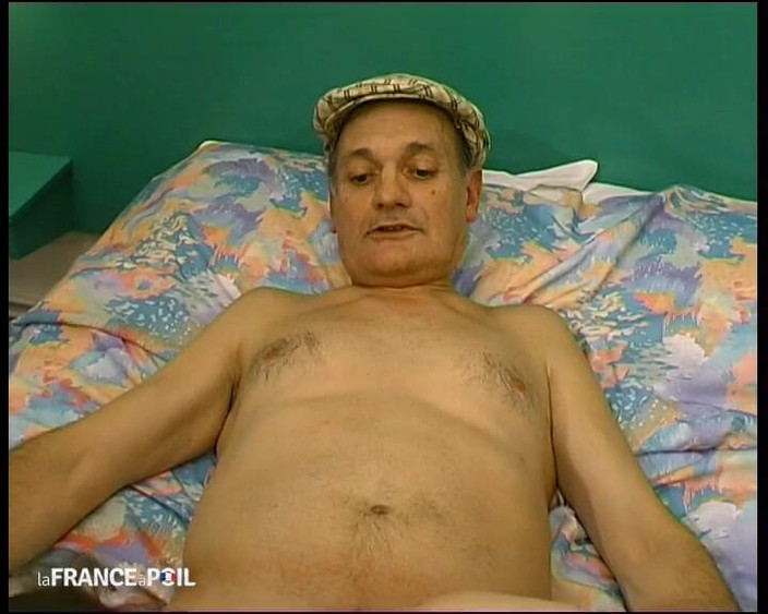 Rue Chaude: Una ninfomane richiede il backup per farsi scopare!