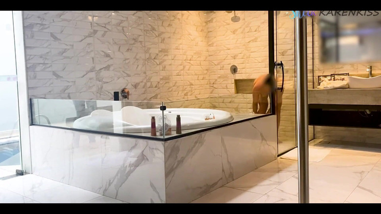 Karen Kiss: Uciekłem ze sprzedawcą mebli w porze lunchu i Rogacz się...