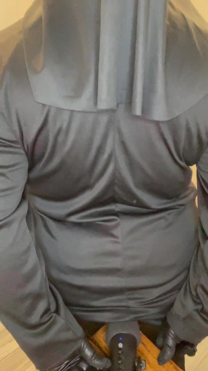 Anye Meshell: Biarawati berpantat besar dengan Asmr Mic!