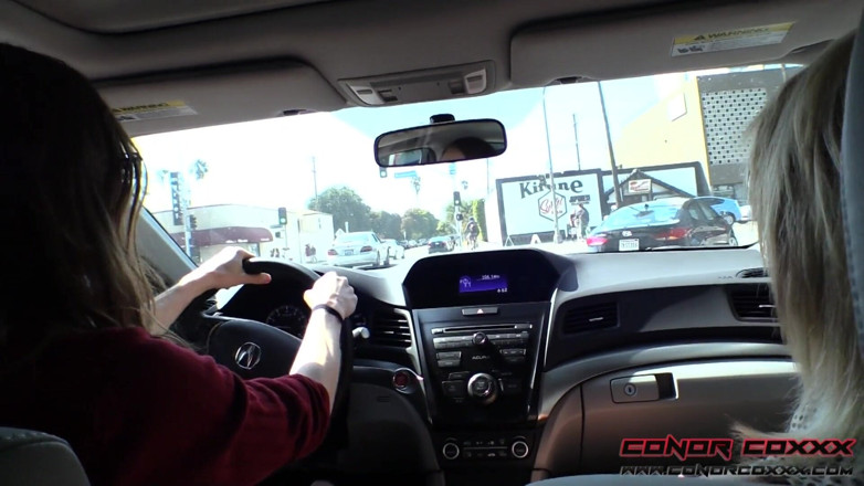 Horny Household: Stiefmutter belohnt stiefsohn mit Auto-
