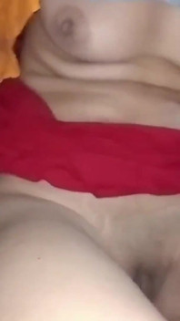 Líbání, sání prsou a tvrdé šukání zblízka scéna indické sexy holky Janvibhabhi