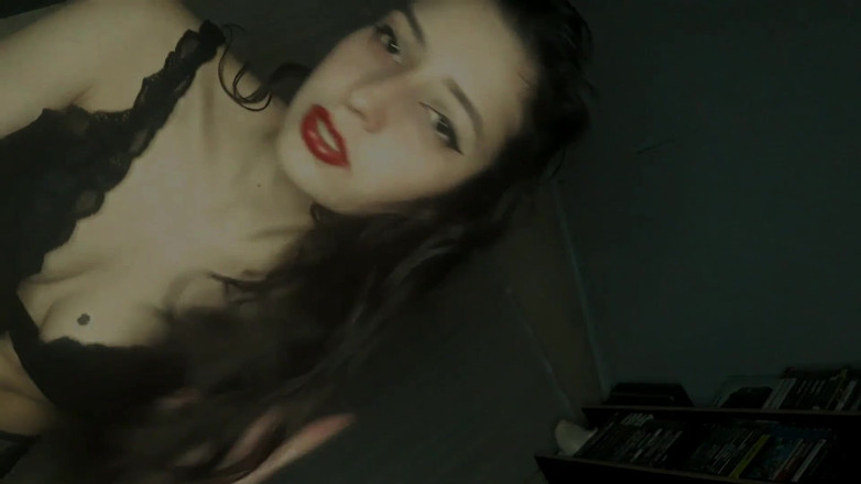 Little Ant2: Je me branle avec un gode dans la salle de...