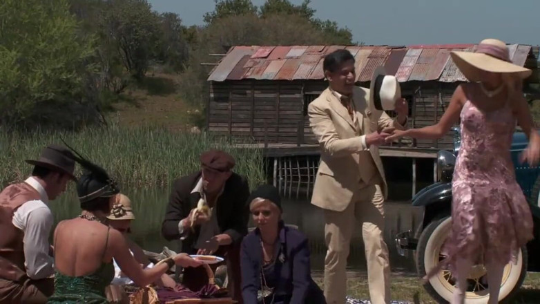 American Idol X: Hot meeting in vintage clothes in the countryside