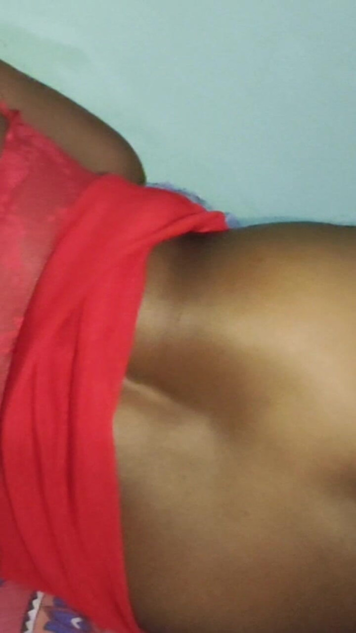 Auntysex711: meri sauteli bahan mera land choos rahi hai. bahut achchhi...