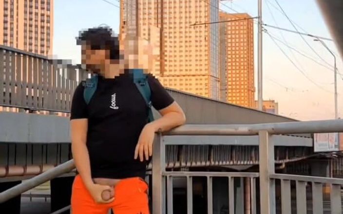 Wanker forever: Súper caliente arriesgada masturbación en calle pública. Casi atrapado