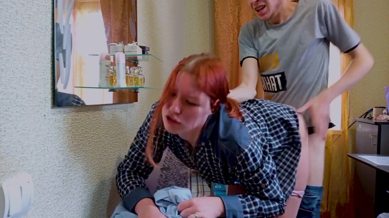 SweetAndFlow: Tvrdě ošukaná s creampie pro špatně vyžehlenou košili
