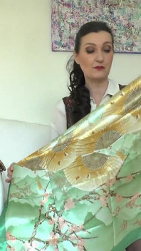 Daglig uppgift för min satin halsdukar slampa, Lady Victoria Valente