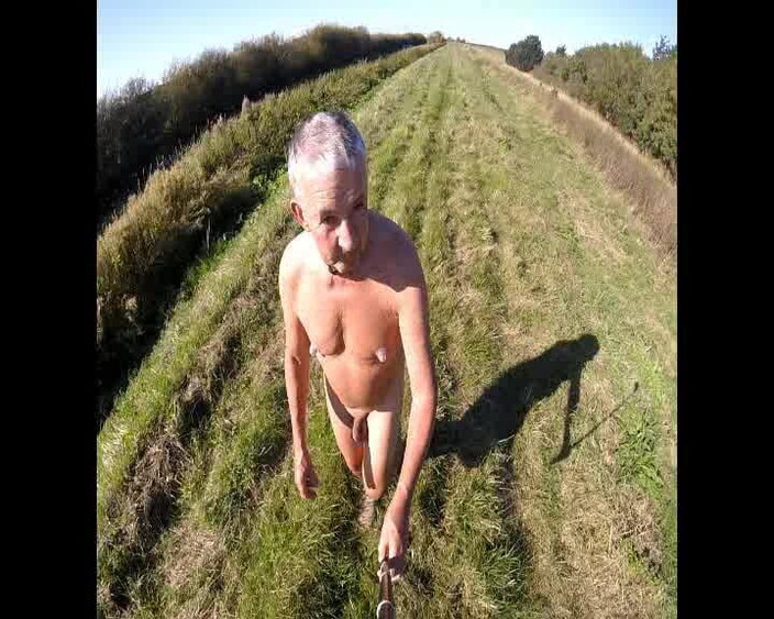 Andy: Passeggiata nuda dalla mia bici