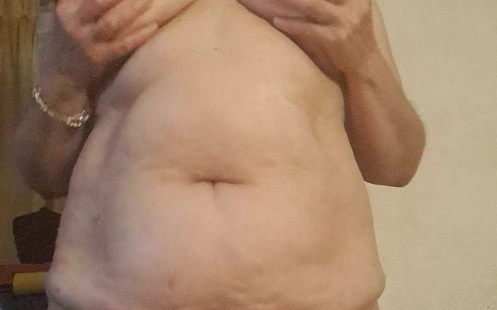 Mommy big hairy pussy: ママが私を脱ぐ