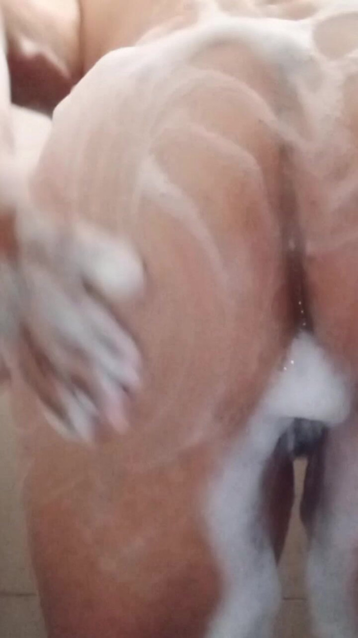 Milfta boohot: Dojrzałe kąpiele przez pomyłkę wysyła film do pasierba