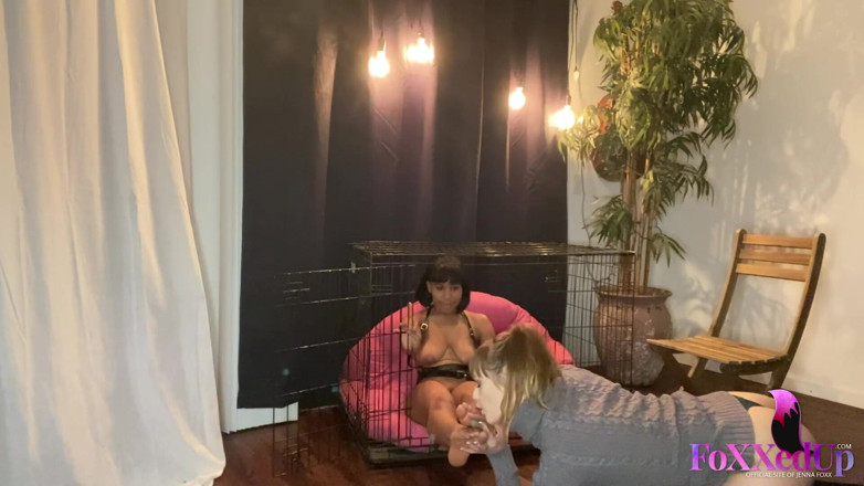Jenna Foxx: Покірна мамка Дженна Фокс любить догодити пизді та ногам!!