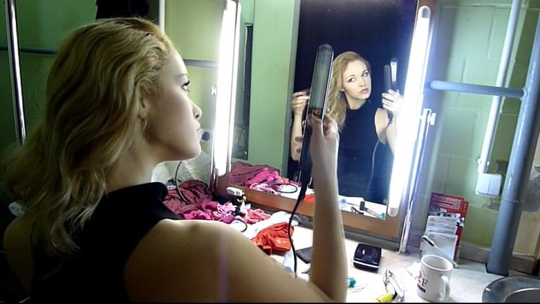 Watch4beauty: Cầu thang trong tường