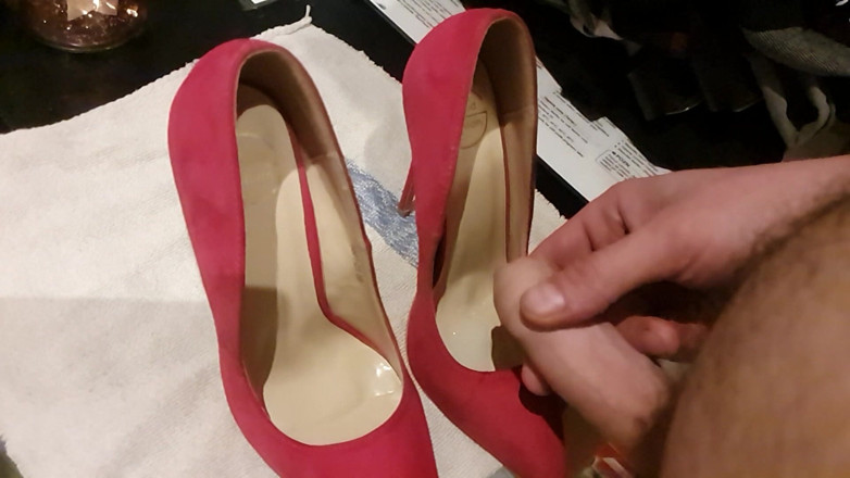 Milosbroz: Beautiful Sexy Pumps of My Girlfriend's Friend.