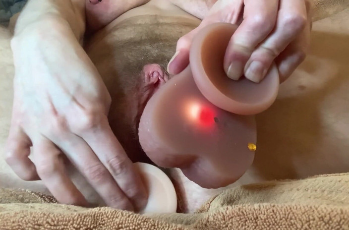 C-Spot: Cewek ini didobel penetrasi pakai mainan seks sampai orgasme