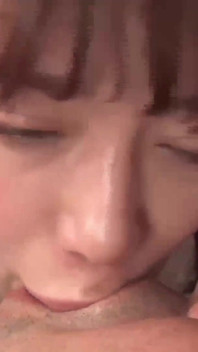 그녀는 내 자지를 핑거링처럼 계속 빨고, 나는 그녀의 사탕 엉덩이를 계속 핥는 동안 -2