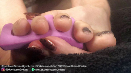 Dr. Foot Queen Goddess: Nail Painting (abu-abu) bagian 3