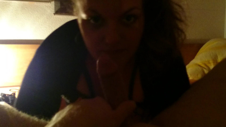 QueenSteffi: हॉट क्वीन मुख-मैथुन चाहता है