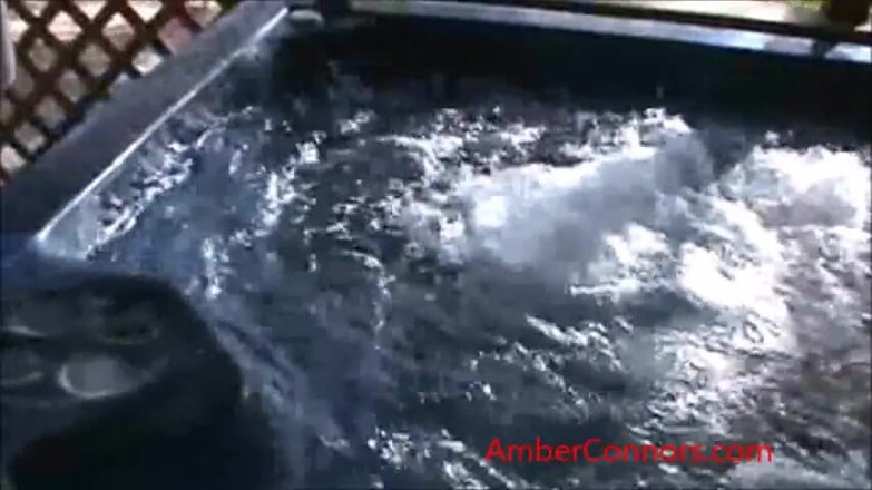 Amber Connors: 욕조에서 휴식