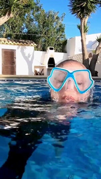 Traje de mojado bajo el agua, mamada con consolador - neopreno enmascarado chupando puta