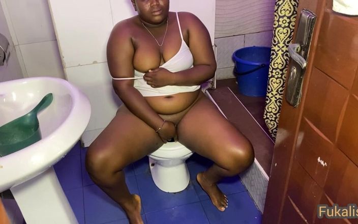 Fukalistik: Un pervers excité surprend son propriétaire en train de se...