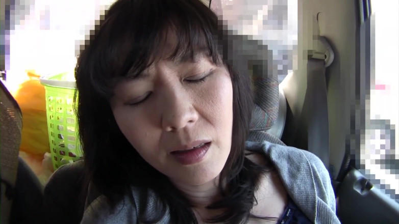 Asian Mature Climax: Brünette asiatische milf wird gefingert