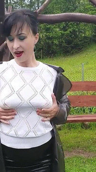 Futându-mi fundul nailon pe leagăn