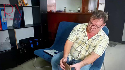 Regina Noir: SeXretary - O cliente do escritório fode uma secretária estúpida. Fode...